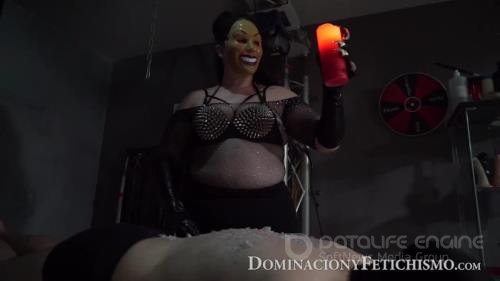 Dominaciony Fetichismo - Domina Susana En Una Oscura Sesion De Cera Y Garras - HD 720p