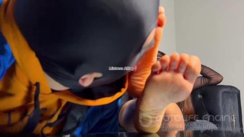 Onlyfans - Mistress Afitap Sultan - Come here under my feet lick my soles suck my toes and worship me - FullHD 1080p