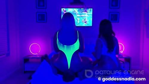 Goddess Nadia - Gamer Girl Face Sitting - Scissors - FullHD 1080p