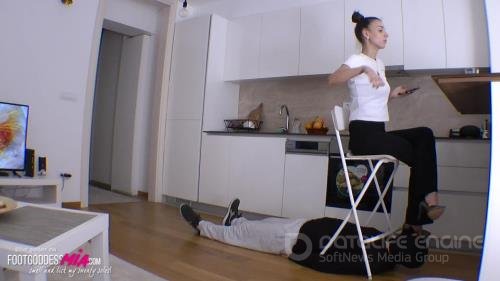 Foot Goddess Mia - Almost 8 hours spent in these shoes - part 1 - FullHD 1080p