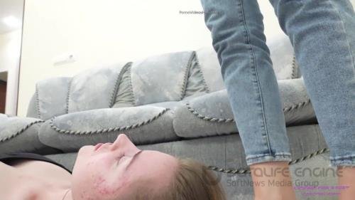 Licking Girls Feet - Sarah - Please me and worship me like my other slaves - FullHD 1080p