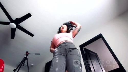 Clips by Drea - Giantess Catches a Bed Bug - FullHD 1080p