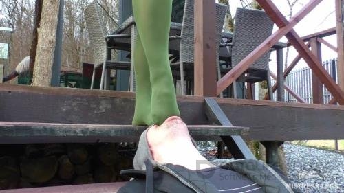 Mistress Legs - Gentle Foot Worship Mistress Feet In Green Pantyhose Outdoor - FullHD 1080p