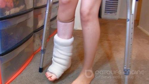 Tara Tied - A Sprained Ankle For The Summer - FullHD 1080p