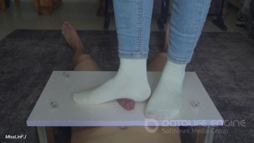 MissLinFJ - Jeans And White Socks Crush Cock - UltraHD 2160p